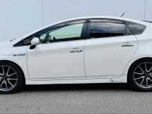 https://riyasewana.com/uploads/toyota-prius-g-2122242522613.jpg