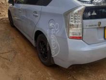 https://riyasewana.com/uploads/toyota-prius-g-281528396164100.jpg
