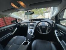 https://riyasewana.com/uploads/toyota-prius-g-321574917536.jpg