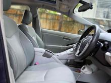 https://riyasewana.com/uploads/toyota-prius-g-touring-721093924903.jpg