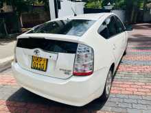 https://riyasewana.com/uploads/toyota-prius-gen2-15115731144.jpg