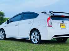 https://riyasewana.com/uploads/toyota-prius-my-2014-157121412963.jpg