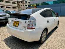 https://riyasewana.com/uploads/toyota-prius-nhw20-26122851764.jpg
