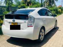 https://riyasewana.com/uploads/toyota-prius-s-1114951702.jpg