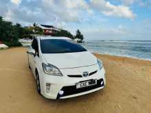 Toyota PRIUS S LED 2013 Car
