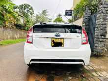 https://riyasewana.com/uploads/toyota-prius-s-2013-320195112443.jpg