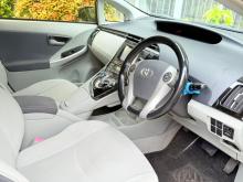 https://riyasewana.com/uploads/toyota-prius-s-76463917335.jpg