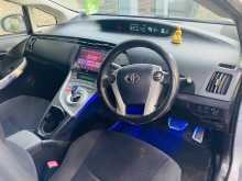 https://riyasewana.com/uploads/toyota-prius-zvw30-2013-199025912672.jpg