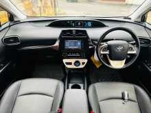 https://riyasewana.com/uploads/toyota-prius-zvw50-2016-2520513612062.jpg
