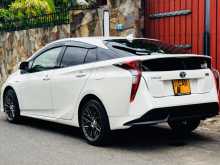https://riyasewana.com/uploads/toyota-prius-zvw50-2016-2520513612434.jpg