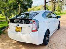 https://riyasewana.com/uploads/toyota-priyas-101423194083.jpg