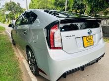 https://riyasewana.com/uploads/toyota-pruis-g-221309276954.jpg