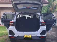https://riyasewana.com/uploads/toyota-raize-1321121135.jpg