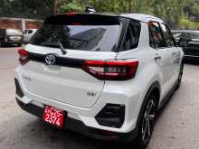 https://riyasewana.com/uploads/toyota-raize-3171224333.jpg