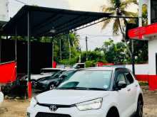 https://riyasewana.com/uploads/toyota-raize-z-2020-921410712422.jpg