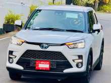 Toyota Raize Z Red Premium Hybrid 2025 SUV