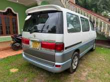 Toyota Regiuse 2001 Van