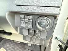 https://riyasewana.com/uploads/toyota-roomy-10950334713.jpg