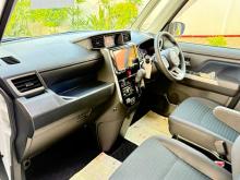 https://riyasewana.com/uploads/toyota-roomy-10951076045.jpg
