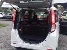 https://riyasewana.com/uploads/toyota-roomy-15192653174.jpg