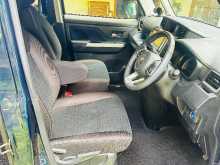 https://riyasewana.com/uploads/toyota-roomy-1890245376.jpg