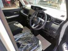 https://riyasewana.com/uploads/toyota-roomy-custom-61115204572.jpg