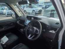 https://riyasewana.com/uploads/toyota-roomy-g-171904464942.jpg