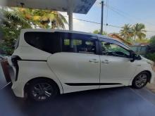 https://riyasewana.com/uploads/toyota-sienta-181945296294.jpg