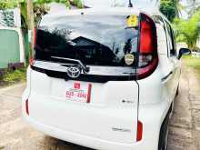 https://riyasewana.com/uploads/toyota-sienta-2024-1723001622392.jpg