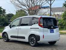 https://riyasewana.com/uploads/toyota-sienta-23131342293.jpg