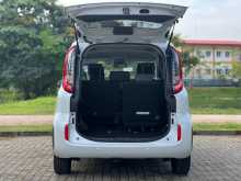 https://riyasewana.com/uploads/toyota-sienta-28135846156.jpg