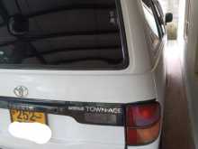 https://riyasewana.com/uploads/toyota-townace-loto-1995-178093412182.jpg