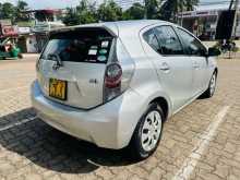 https://riyasewana.com/uploads/toyota-toyota-aqua-12838524872.jpg
