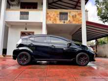 https://riyasewana.com/uploads/toyota-toyota-aqua-2012-198001512523.jpg