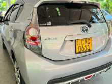 https://riyasewana.com/uploads/toyota-toyota-aqua-2012-620223212962.jpg