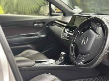 https://riyasewana.com/uploads/toyota-toyota-chr-1810083824071.jpg