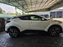 Toyota CHR NGX 50 2017 SUV