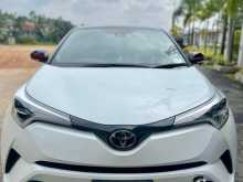 Toyota CHR NGX10 2018 SUV