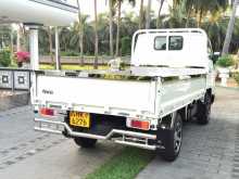 https://riyasewana.com/uploads/toyota-toyota-dyna-2000-90452712412.jpg