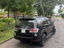 https://riyasewana.com/uploads/toyota-toyota-fortuner-121440334042.jpg