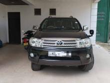 Toyota Fortuner 2010 SUV