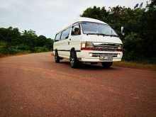 Toyota Hiace Dolphin 2000 Van