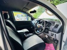 https://riyasewana.com/uploads/toyota-toyota-hilux-16633306754.jpg