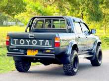 https://riyasewana.com/uploads/toyota-toyota-hilux-1994-10334212183.jpg