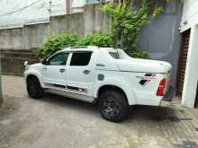 https://riyasewana.com/uploads/toyota-toyota-hilux-2006-208445312512.jpg