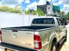 https://riyasewana.com/uploads/toyota-toyota-hilux-2009-814335712993.jpg