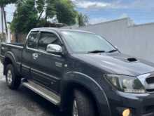 https://riyasewana.com/uploads/toyota-toyota-hilux-2010-2118532112944.jpg