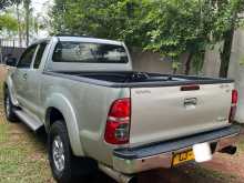 https://riyasewana.com/uploads/toyota-toyota-hilux-2010-318031812493.jpg