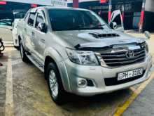 https://riyasewana.com/uploads/toyota-toyota-hilux-2011-126092112792.jpg