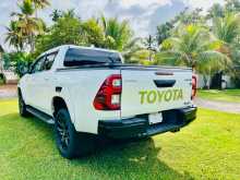 https://riyasewana.com/uploads/toyota-toyota-hilux-2024-2413382812714.jpg